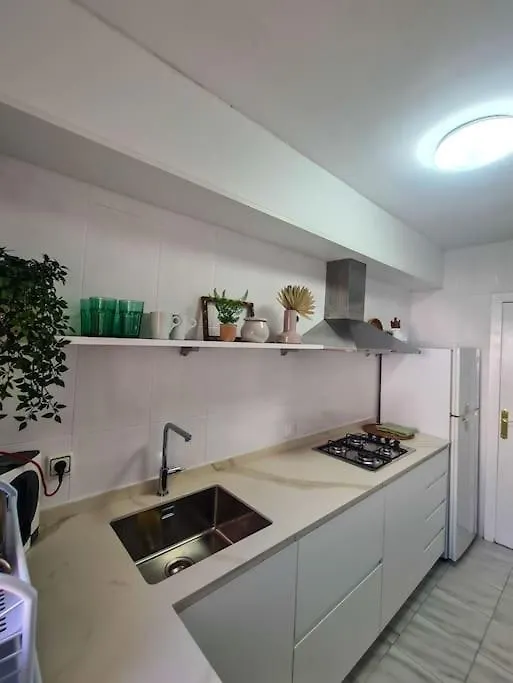 Nice Beachside 2-Bd Apt Near Barcelona Cunit