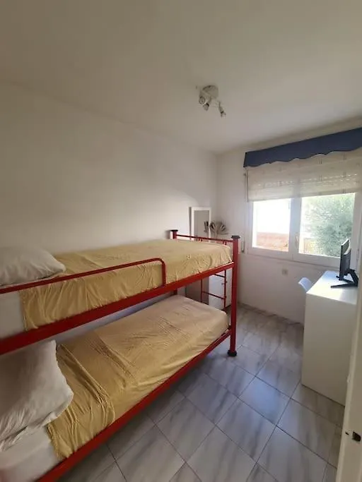 Nice Beachside 2-Bd Apt Near Barcelona Cunit