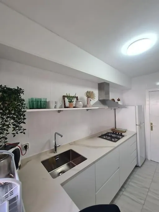 Nice Beachside 2-Bd Apt Near Barcelona Cunit Apartman